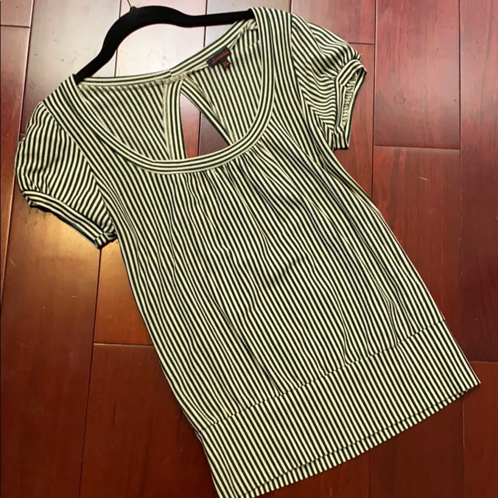 Keyhole back tee - Picture 6 of 6